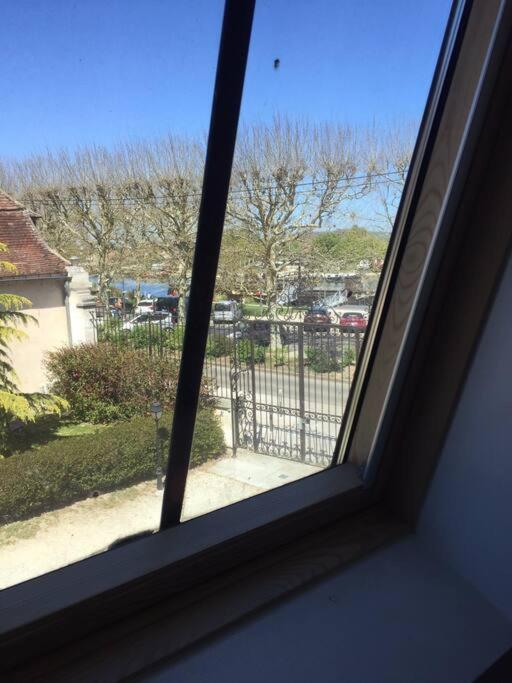 Bel Appart Au Bord De L'Eau Proche Gare Avec Wifi オセール エクステリア 写真